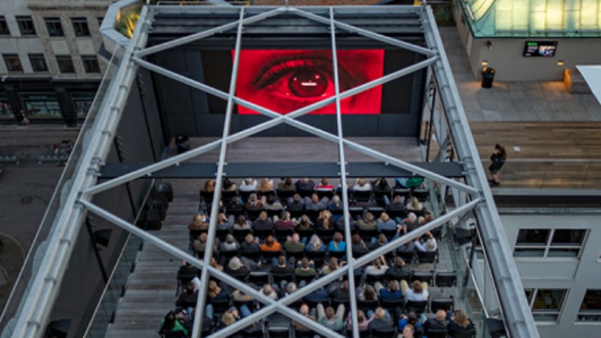 Himmelbio hitter, men Filmtaget koster dyrt