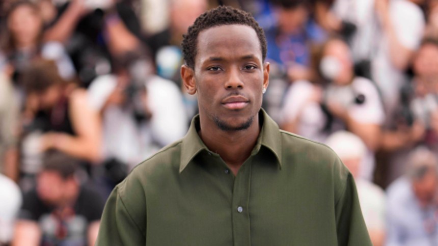 Biografaktuel skuespiller sigtet for voldtægt