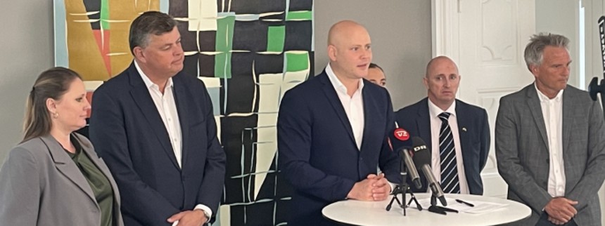 ”Slut med tosset kulissekarrusel”