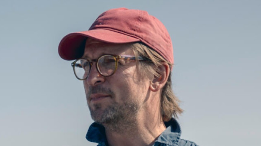 Instruktør reagerer på ballade med Dar Salim