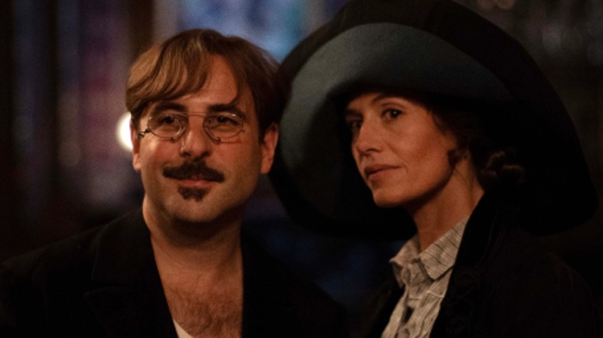 Hvorfor skal kvinder altid posere nøgne?