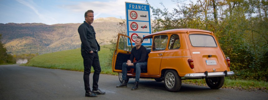 Vir­ke­lig­heds­flugt i en orange Renault 4