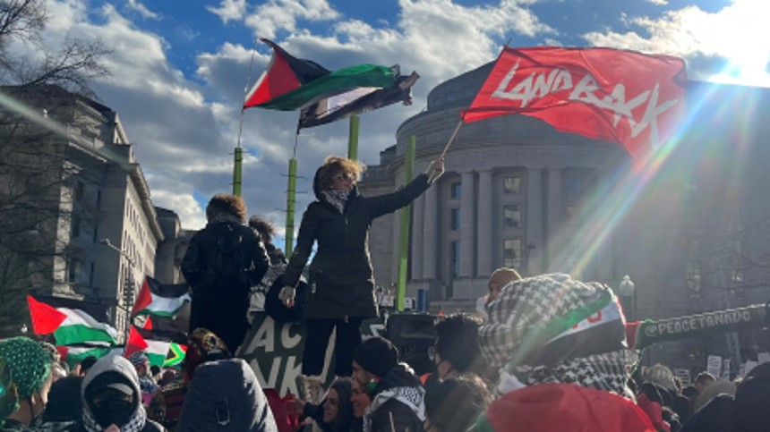 Når den borgerlige presse marcherer i takt