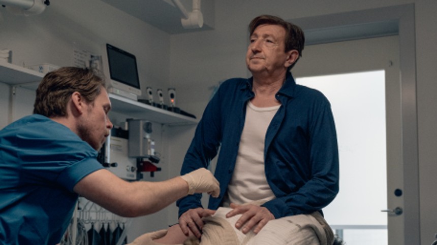 Værre end lort, men publikum kan ikke få nok