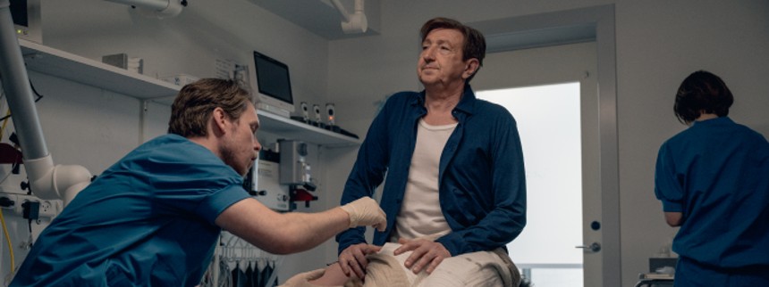 Værre end lort, men publikum kan ikke få nok