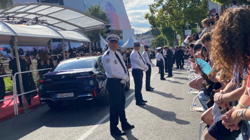 Can­nes-​festi­va­len ramt af sabotage