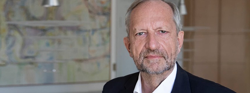 ”Parwani bør ikke længere virke som instruktør”