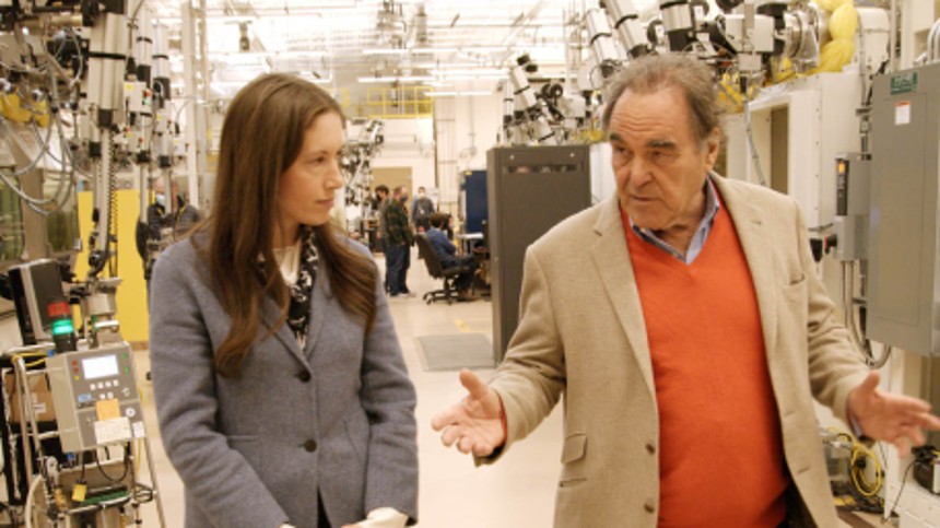 Oliver Stone tilsviner Barbie