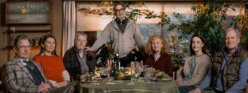 Genz laver fe&shy;el&shy;go&shy;od-​ko&shy;me&shy;die med stjernetrio