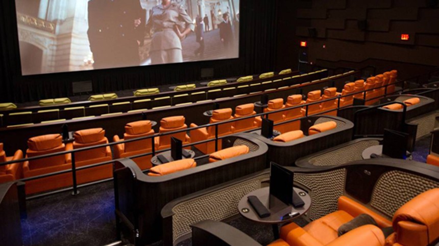 Netflix og deres amerikanske bi­o­graf-​krigs­ma­ski­ne