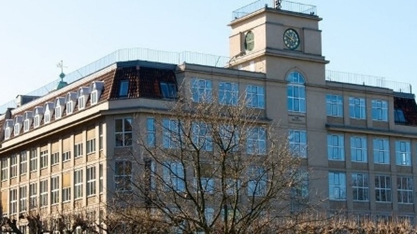 En magtmastodont i åbenbaringen