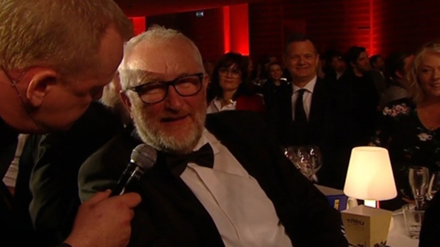 Bevidstløse bifald til misogyn opførsel