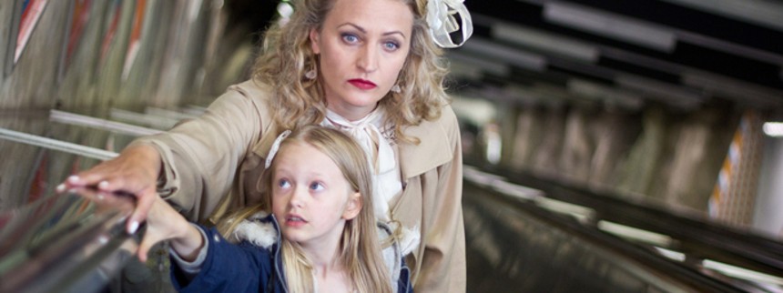 Pigen, moderen og dæmonerne