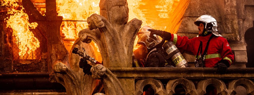 Notre-Dame i flammer
