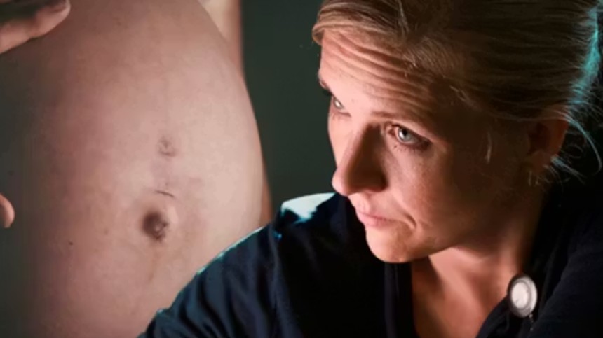 Jordemoder mellem liv og død